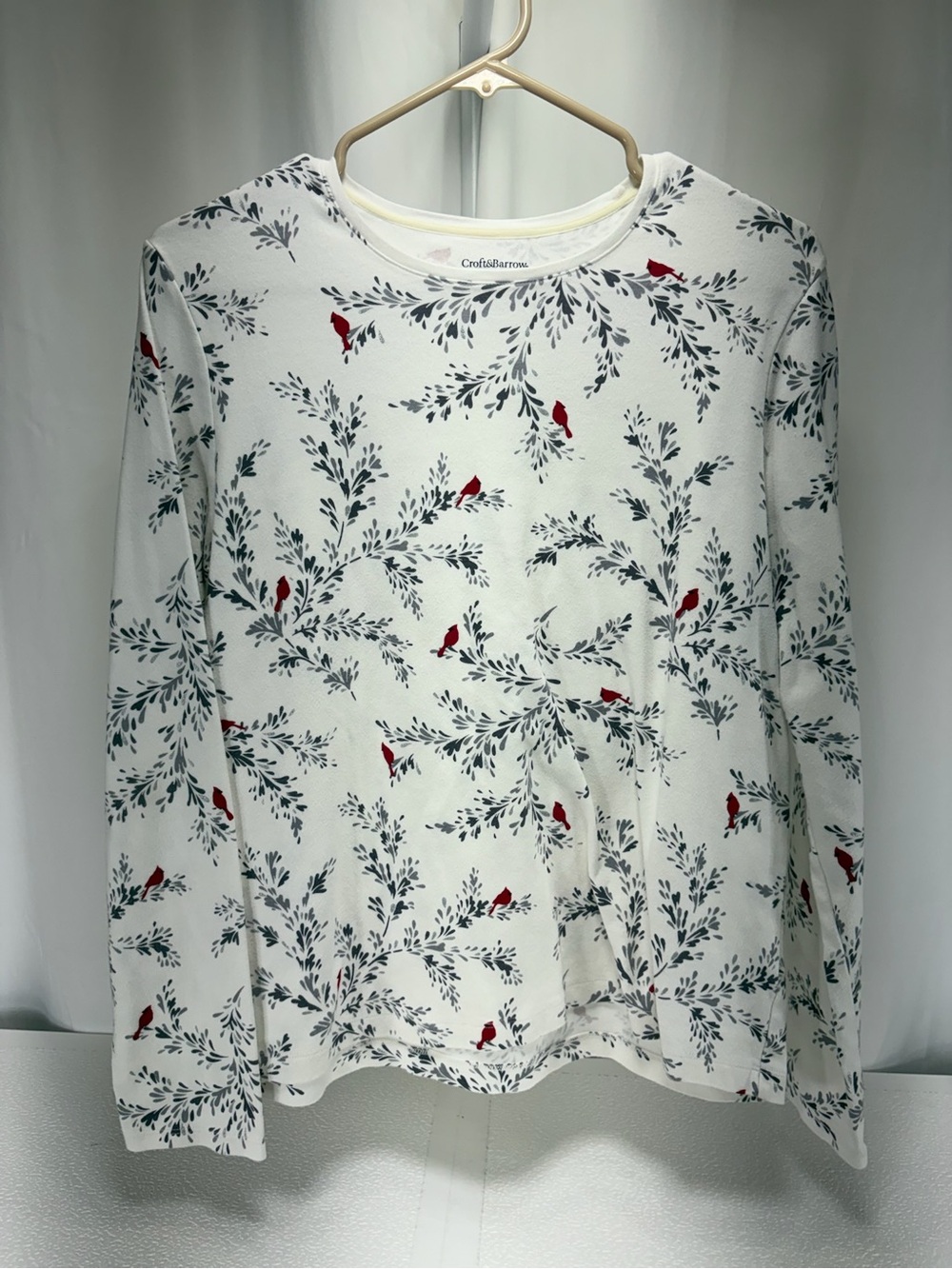 croft & barrow White Long Sleeve Tee with Red Bird & Gray Leaf Print 4580